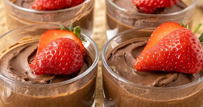 Chocolate avocado pots