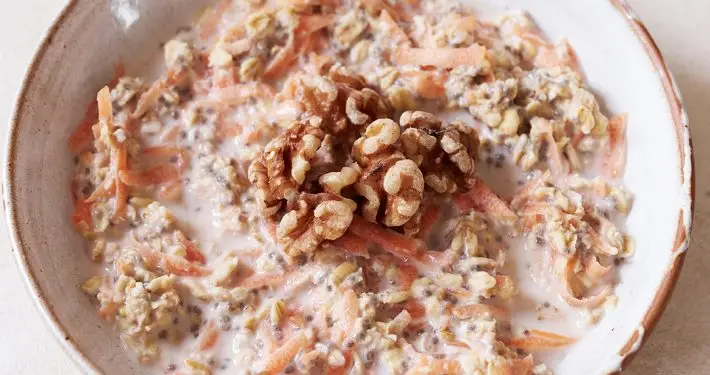 Carrot cake overnight oats