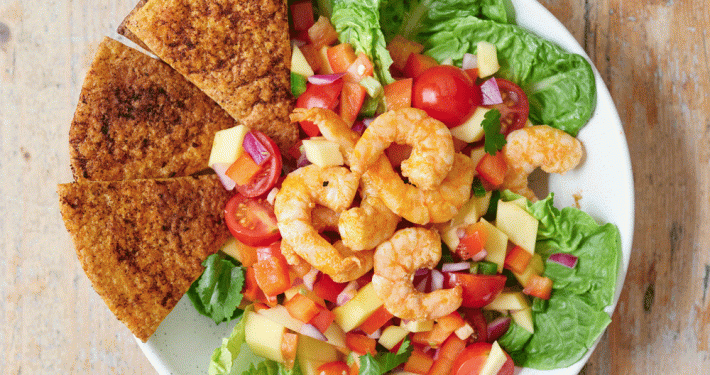 Crunchy prawn tortilla salad