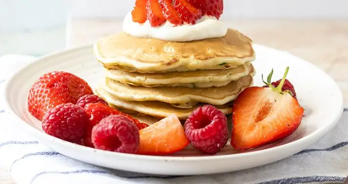 Fluffy American pancakes