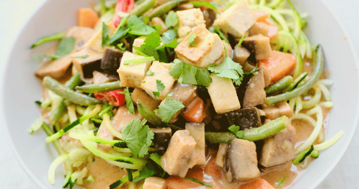 Spicy courgette noodles with tofu