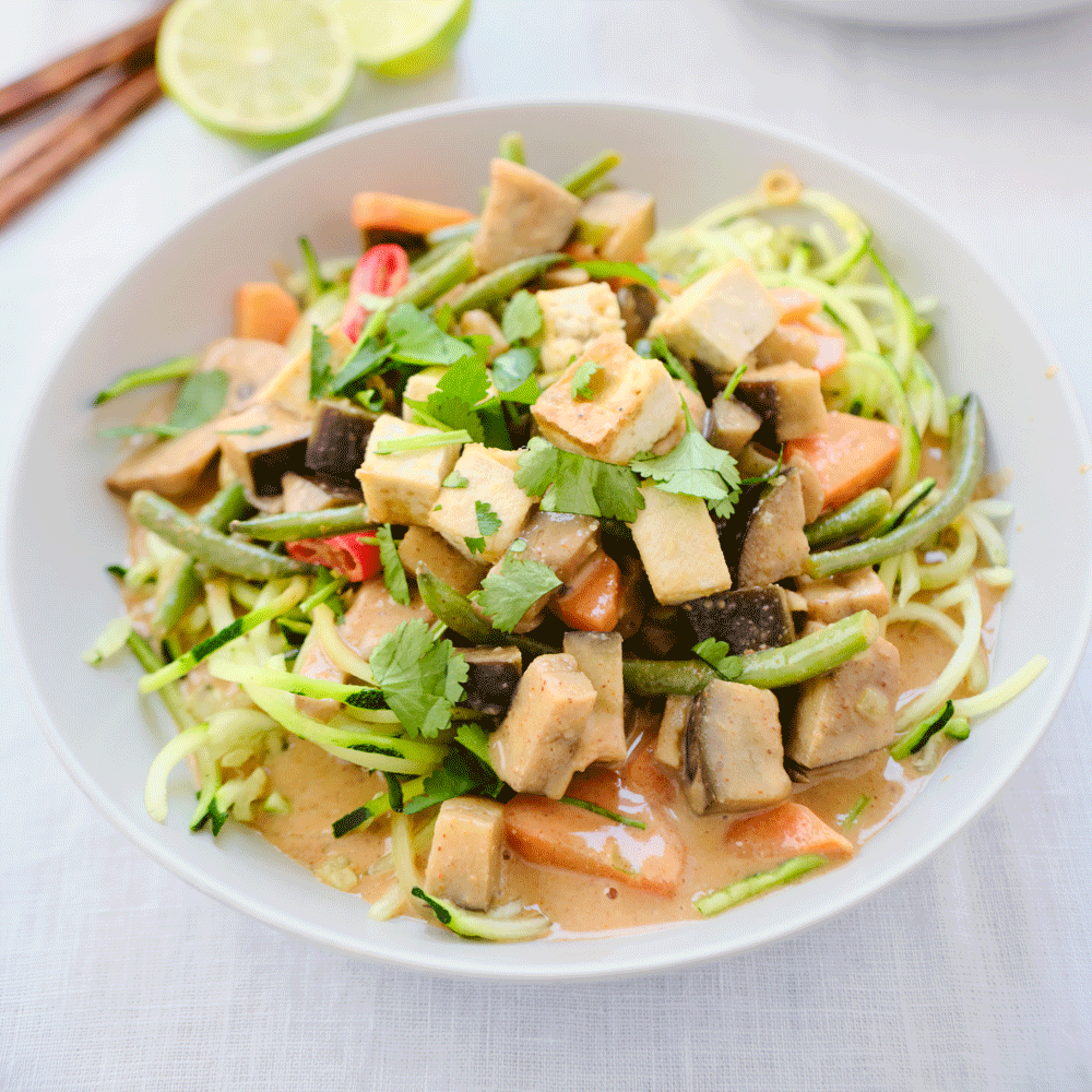 Spicy courgette noodles with tofu